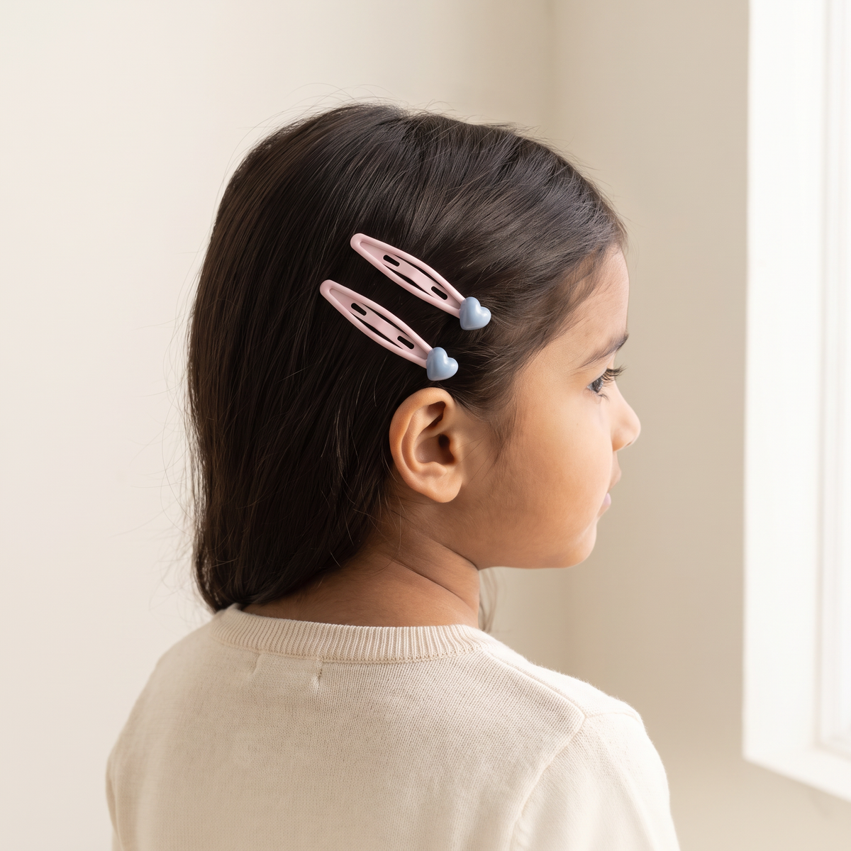 two bobby Heart Snap Clips – Pink, worn