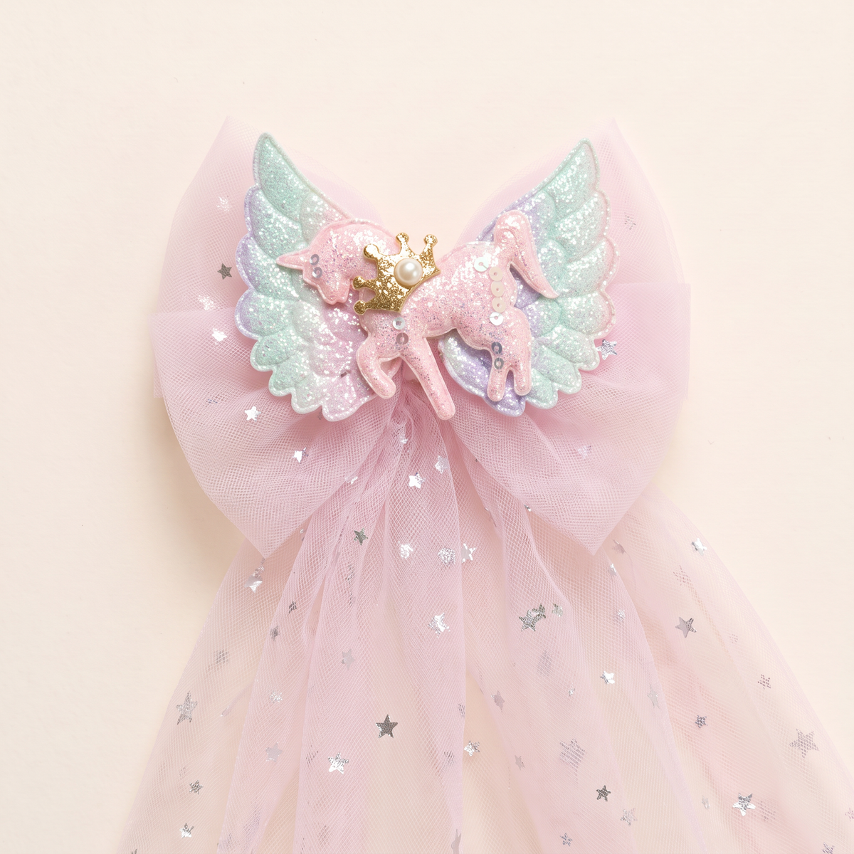 two bobby Unicorn Veil Clip, unicorn and bow close-up