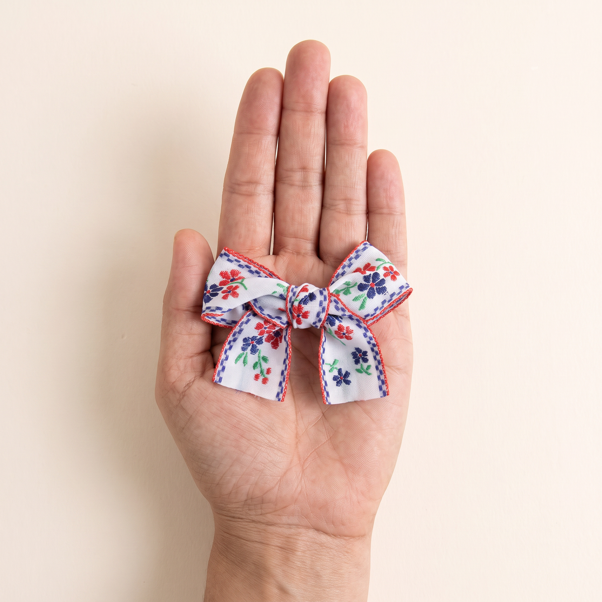 two bobby Embroidered Floral Bow – White, size in hand