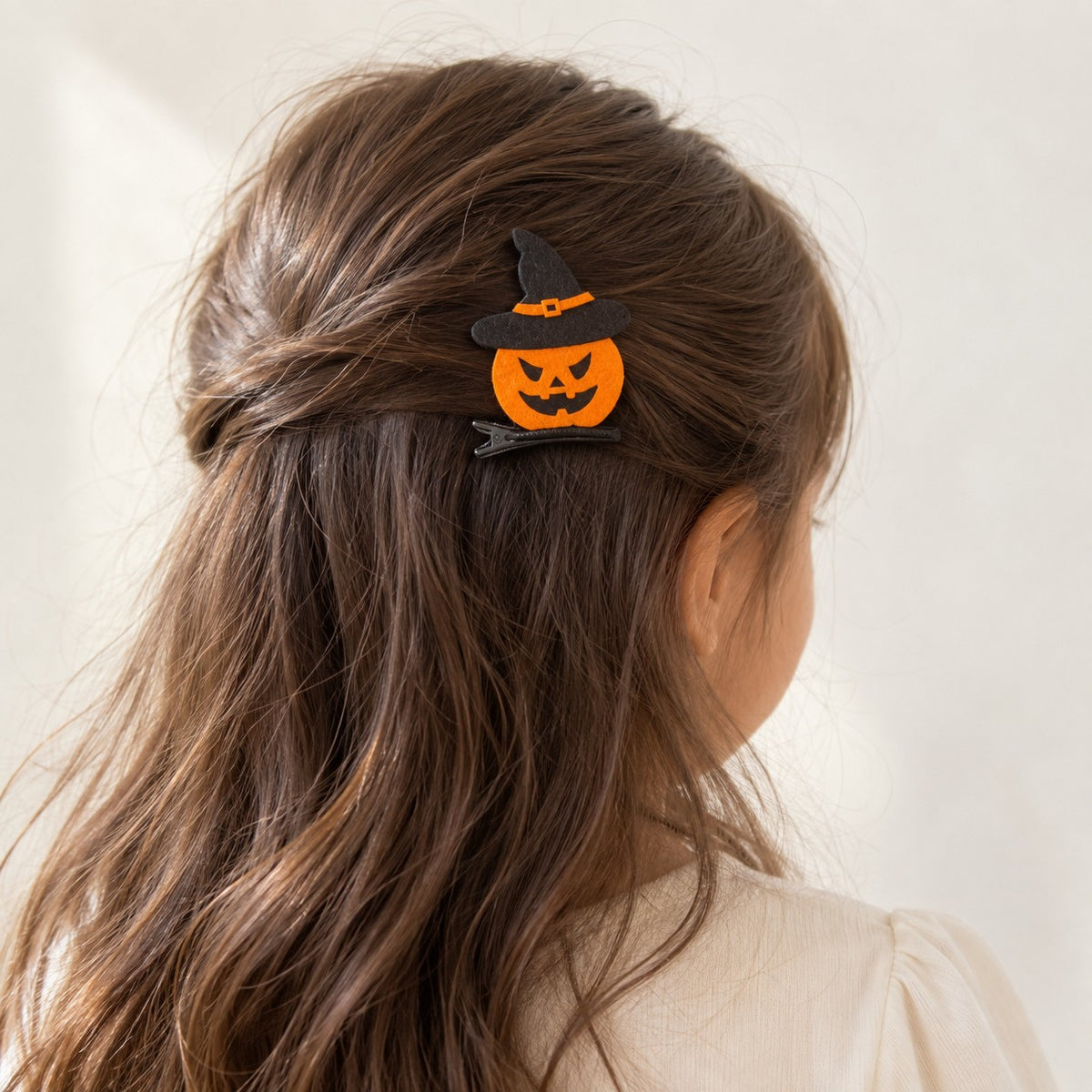 two bobby Jack-o'-Lantern Clip – witch hat, worn