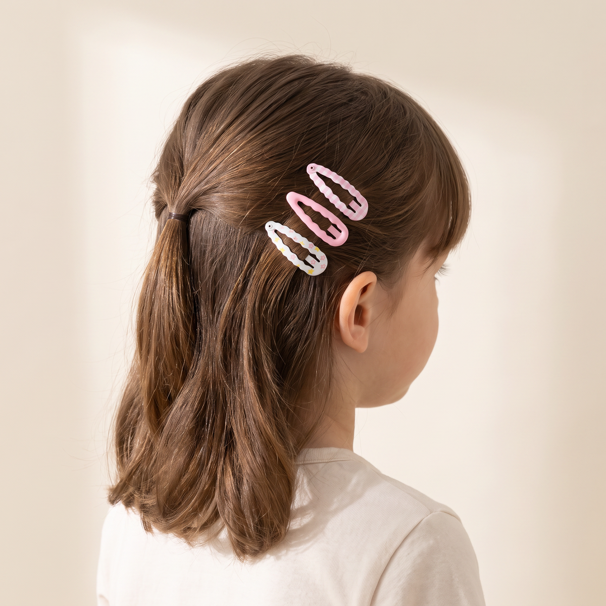 two bobby Pastel Scalloped Hair Clips Set – worn